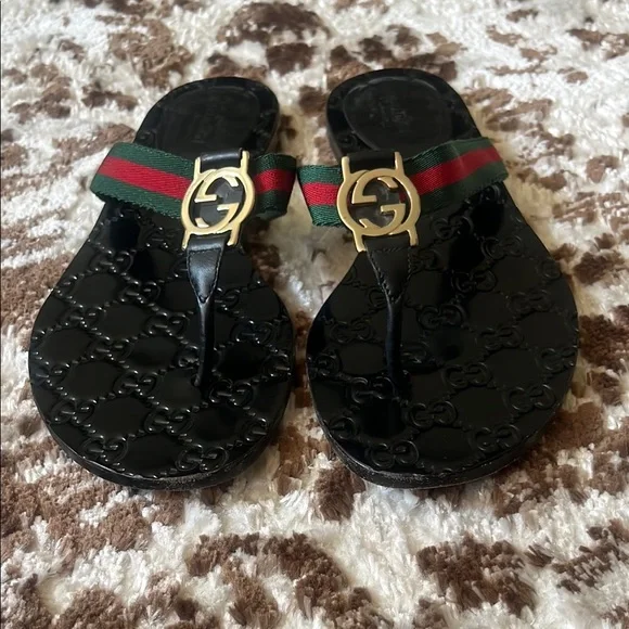 Women’s GG Gucci Black Flip Flops with Signature Straps - Picture 6 of 15